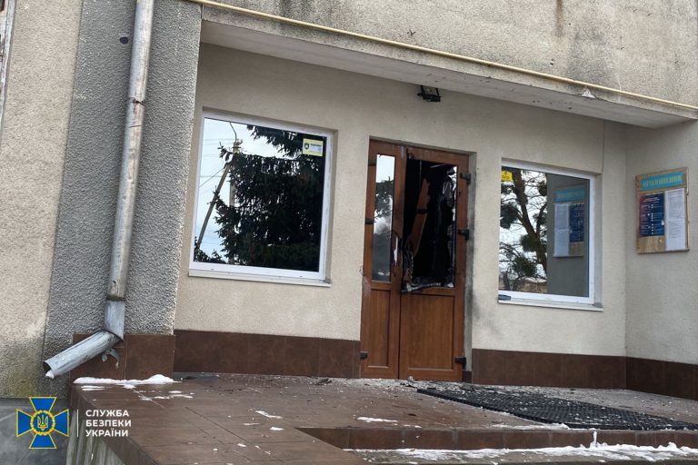 На Тернопільщині чоловік підірвав гранату в приміщенні колишньої сільради, його затримали (ФОТО) 9 007