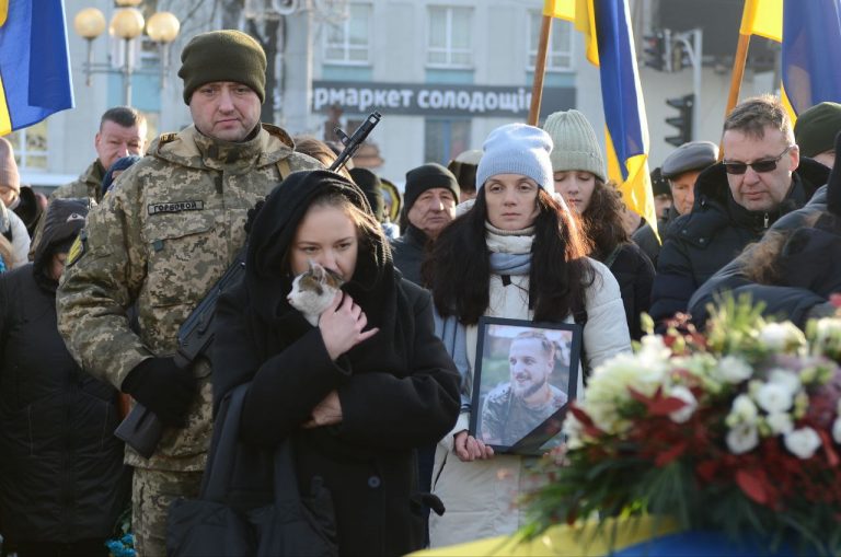 Назавжди 33: в останню путь провели військового і поета Максима Кривцова 6 2 11