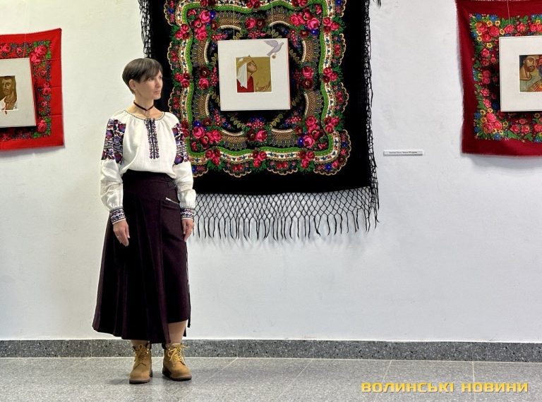 У Франківську відбудетсья відкриття виставки-проєкту "Хустина" Ольги Мороз 9 20w