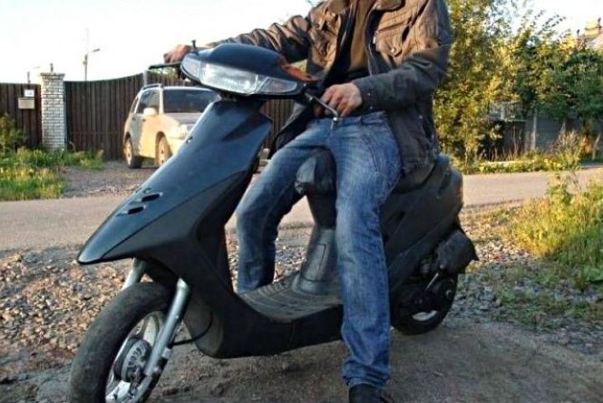 На Калущині чоловік вкрав скутер з чужого подвір'я: як його покарали