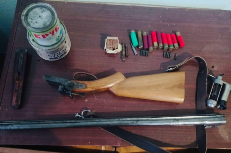 На Коломийщині чоловік погрожував колишній дружині вбивством: у нього знайшли зброю (ФОТО) 10 417358439 368497372491165 2343347733984818261 n