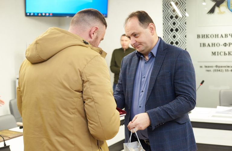У Франківську захисникам вручили державні нагороди 7 417392179 963178918711698 4132976841199662833 n