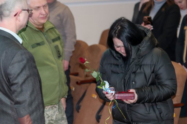 Родинам полеглих воїнів з Калущини вручили державні нагороди (ФОТО) 7 418981240 766013645560674 6979525833144723678 n