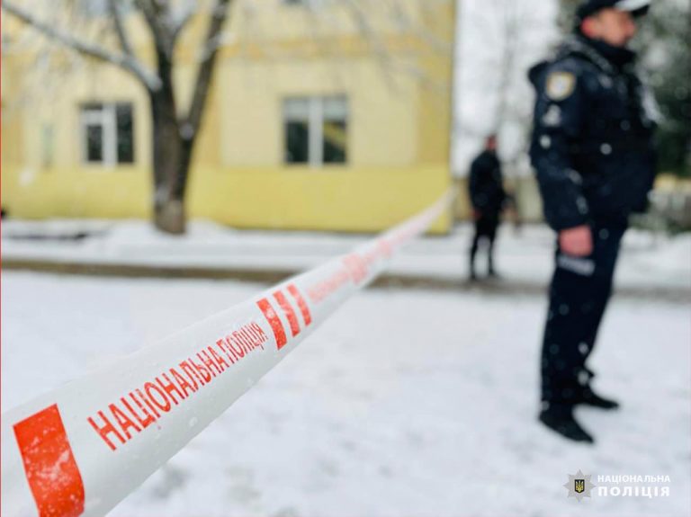 Поліцейські "розмінували" коледж фізичного виховання у Франківську (ФОТО) 2 419071237 376413128366256 6216656833248774396 n