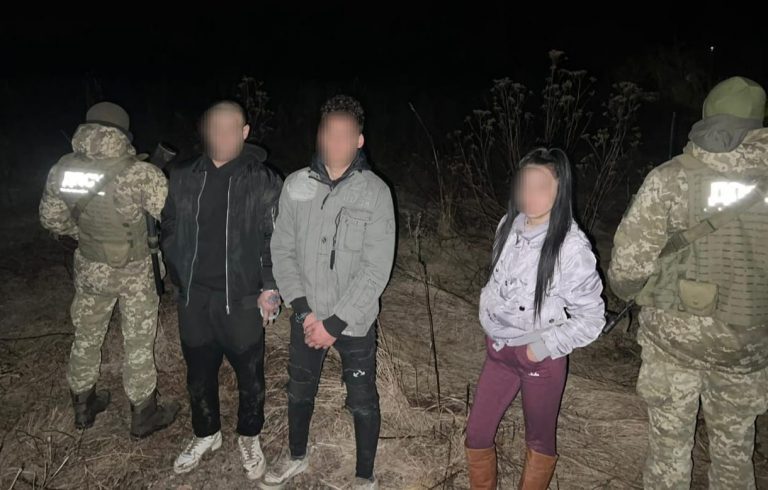 На кордоні з Угорщиною затримали групу людей, які "шукали кращого життя" (ФОТО) 2 419525967 708743118102787 6510799947987672835 n