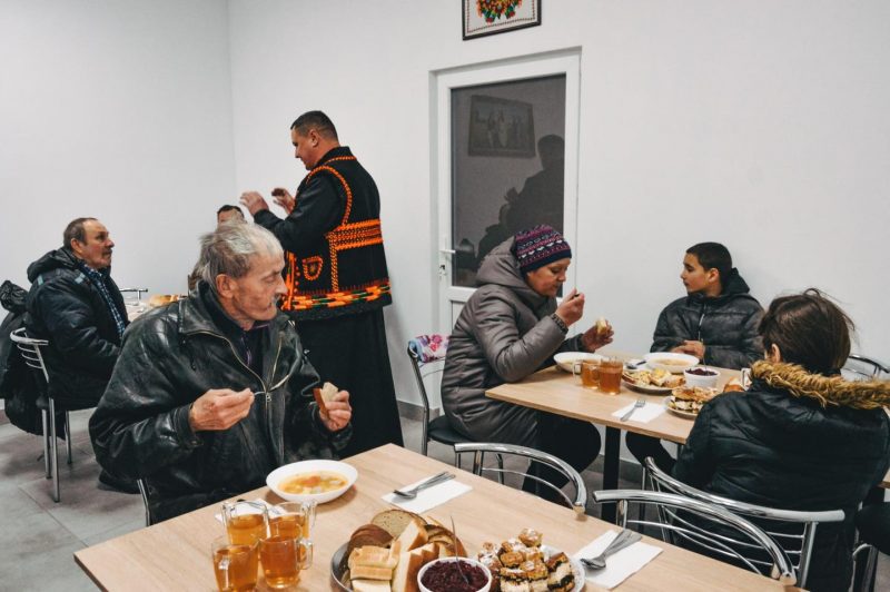 У Косові відкрили та освятили благодійну їдальню для потребуючих (ФОТО)