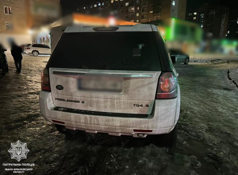 У Франківську водій скоїв ДТП та пішов геть (ФОТО) 4 422163748 797150712452542 5620540437369484236 n