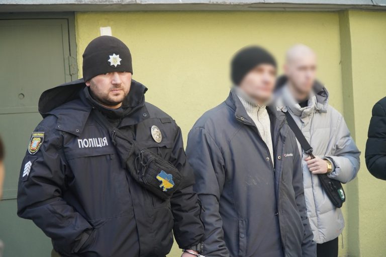 У Тернополі затримали кишенькового злодія, який обкрадав людей у маршрутках 10 У Тернополі затримали кишенькового злодія, який обкрадав людей у маршрутках