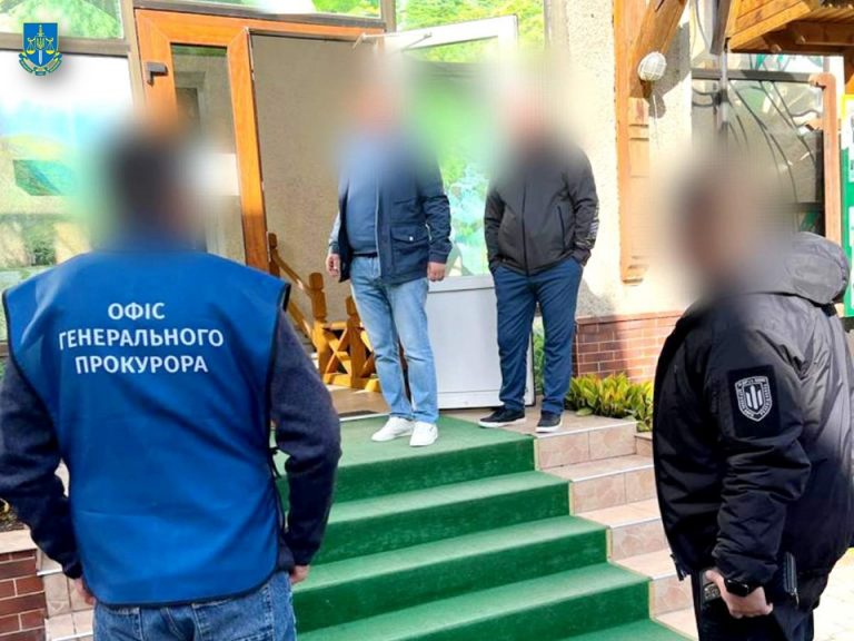 Привласнили 670 тисяч гривень: на Прикарпатті судитимуть замдиректора та касира нацпарку (ФОТО) 11 Привласнили 670 тисяч гривень: на Прикарпатті судитимуть замдиректора та касира нацпарку (ФОТО)