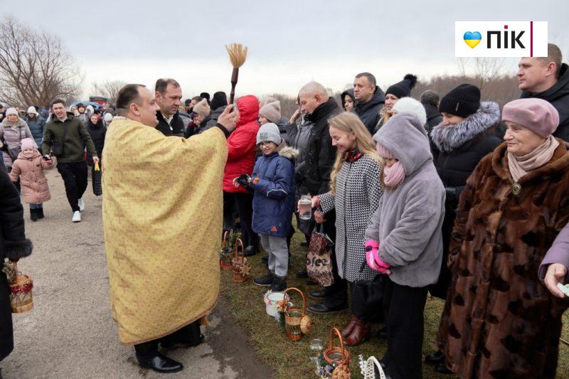 Люди Прикарпаття: як на Бистриці-Надвірнянській у Франківську освячували воду (ФОТО) 10 IMG 5965 2 scaled