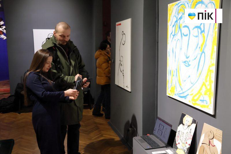 "Дивись і торкайся": у Франківську презентували виставку «Побачити скарби разом!» (ФОТО) 7 IMG 6385 2 scaled