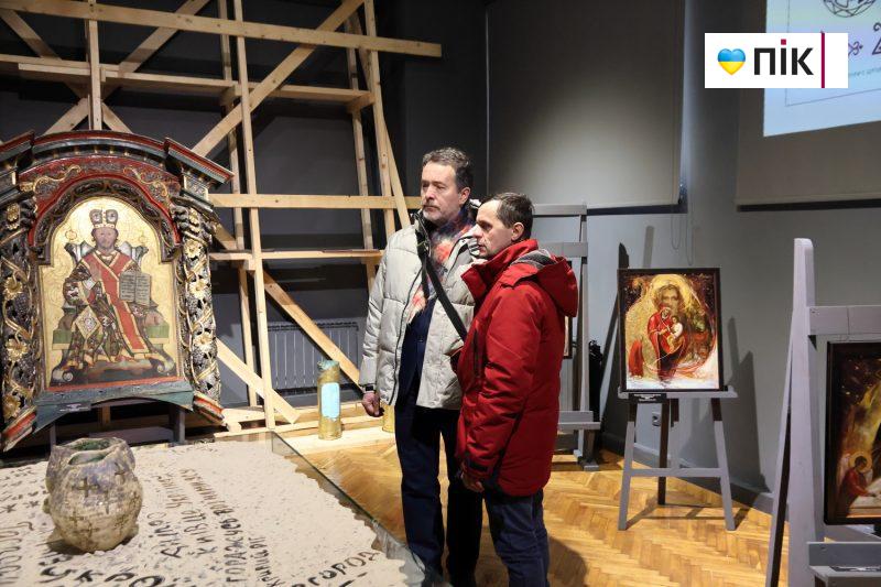 "Дивись і торкайся": у Франківську презентували виставку «Побачити скарби разом!» (ФОТО) 6 IMG 6509 2 scaled