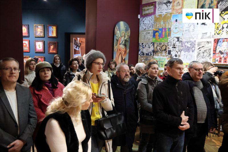 "Дивись і торкайся": у Франківську презентували виставку «Побачити скарби разом!» (ФОТО) 17 IMG 6602 2 scaled