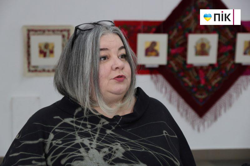 Люди Прикарпаття: виставка-проєкт “Хустина” Ольги Мороз (ФОТО) 21 IMG 8324 2 scaled