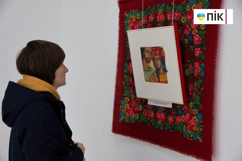 Люди Прикарпаття: виставка-проєкт “Хустина” Ольги Мороз (ФОТО) 17 IMG 8368 2 scaled