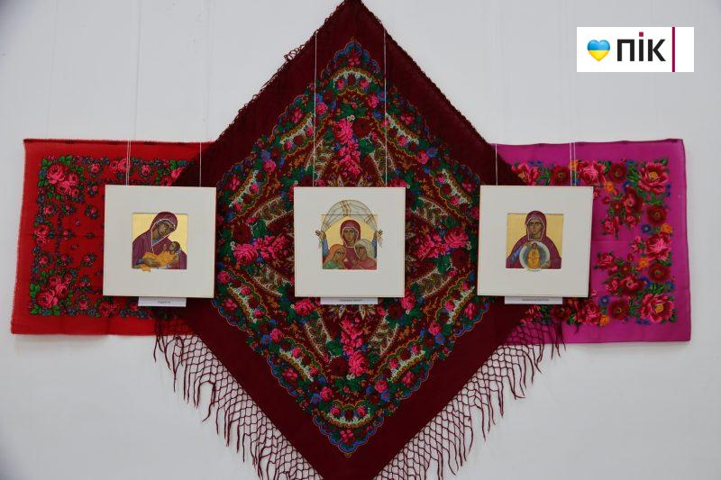 Люди Прикарпаття: виставка-проєкт “Хустина” Ольги Мороз (ФОТО) 4 IMG 8427 2 scaled