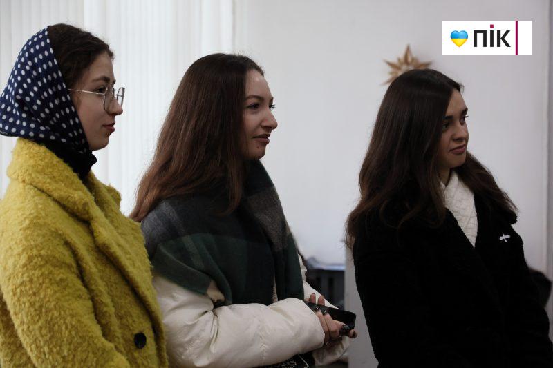 Люди Прикарпаття: виставка-проєкт “Хустина” Ольги Мороз (ФОТО) 22 IMG 8570 2 scaled