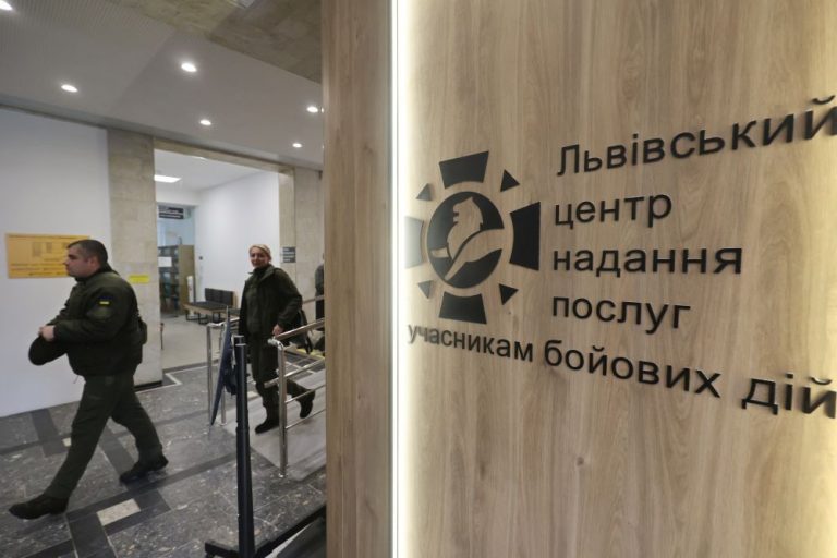 У Львові запрацював сучасний ветеранський центр (ФОТО) 2 RB6 2877