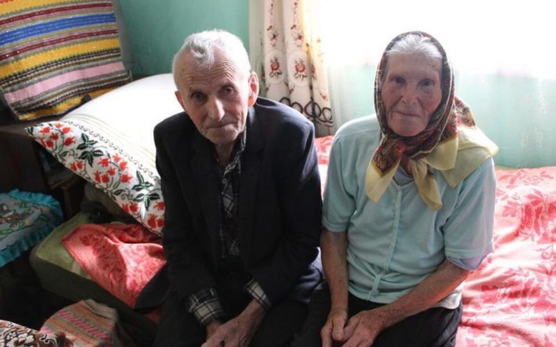 Прожили разом 67 років: на Прикарпатті подружжя померло в один день
