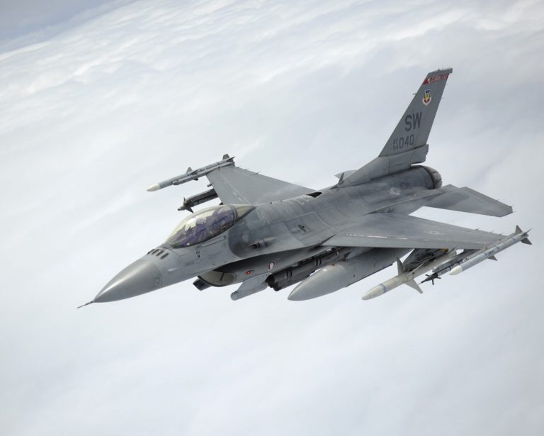 Польща підняла в небо винищувачі F-16 через ракетну атаку рф по Україні 13 f 16 fighting falcon 1536x1229 1