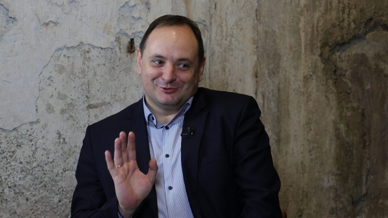 Молюся за них: Руслан Марцінків розповів, чи змінилося його ставлення до ЛГБТ-спільноти (ВІДЕО) 7 m8