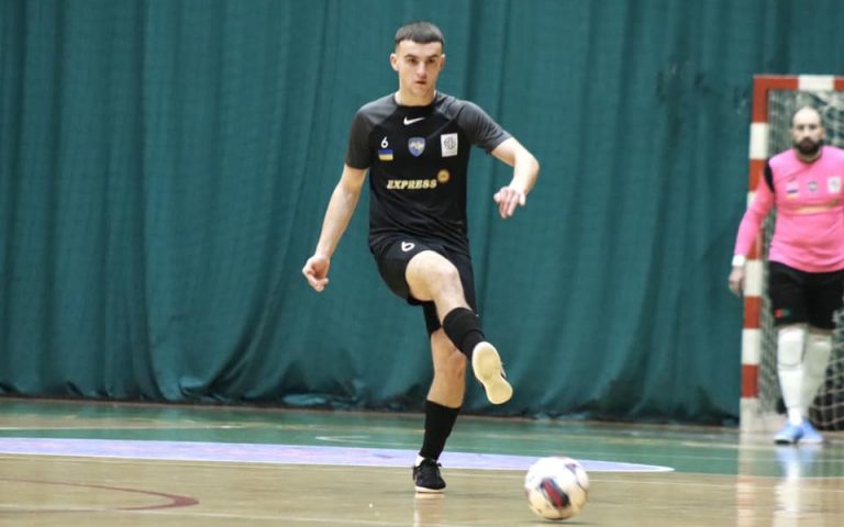 ФУТЗАЛ. Чемпіонат Франківщини: “нулі” в Коломиї, перемога юних “драконів” 11 obl futsal 13 1