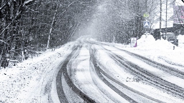 Сніг, вітер, мороз: на Франківщині погіршиться погода