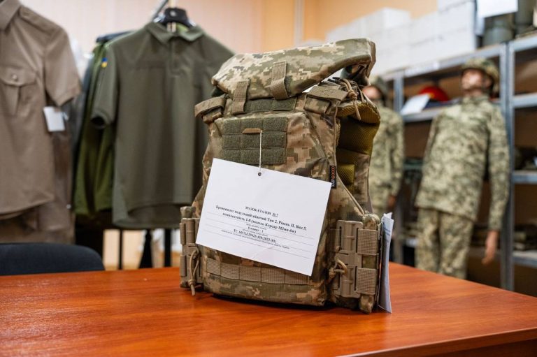 У Міноборони затвердили другий зразок бронежилету для військовослужбовиць (ФОТО) 1 photo1704976531