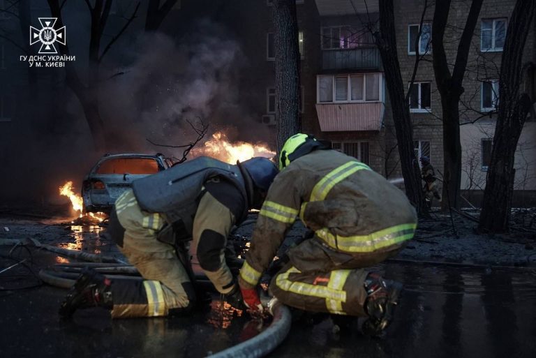 У Києві завершили аварійно-рятувальні роботи після ворожої атаки (ФОТО) 6 photo1706021026