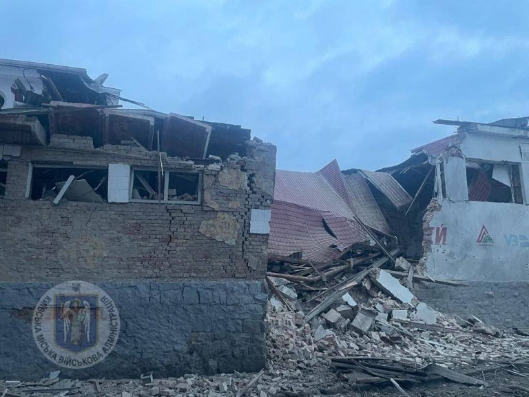 Окупанти обстріляли Київ: пошкоджені будинки, палають автомобілі 12 photo 2024 01 23 07 54 07