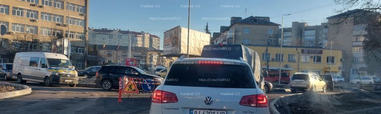 Ремонтні роботи на Пасічнянському мості спричинили величезні затори (ФОТО) 10 photo 2024 01 30 15 48 20
