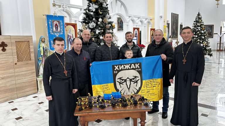 Жителі села Голинь наколядували на десять дронів для військових (ФОТО)