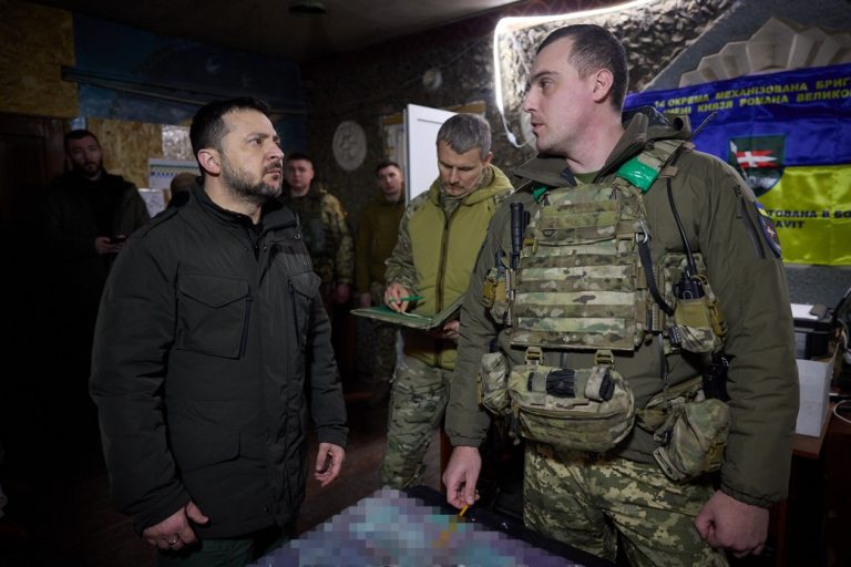 Зеленський відвідав передові позиції українських військ на Куп'янському напрямку 6 28fc69cc26462eeccf0fcd58c87dda8b 1708342249 extra large