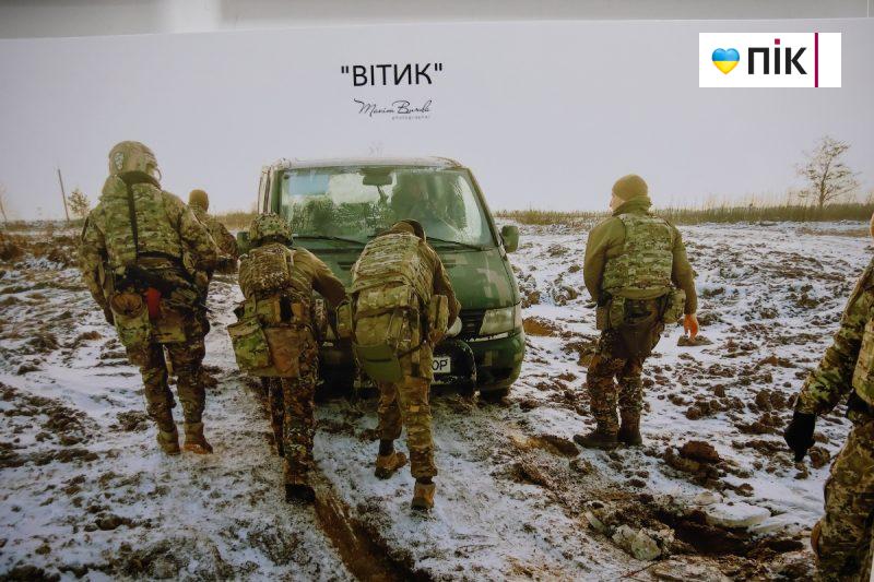 "Небесний фотограф": у Франківську відкрилася виставка полеглого на війні Максима Бурди (ФОТО) 4 4 1 scaled