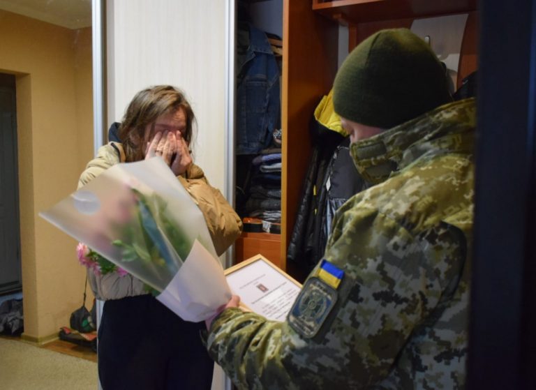 Прикордонники вручили орден "За мужність" дружині полеглого прикарпатця Івана Косюка (ФОТО) 13 409082872 730150439295388 7430823267310020488 n