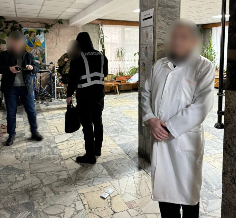 На Львівщині викрили лікаря, який за 5 тисяч доларів видавав чоловікам довідки про непридатність 11 424624572 694464822838792 9084062326896129954 n