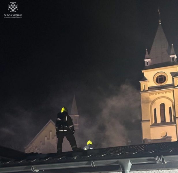 У Франківську під час пожежі житлового будинку стався обвал (ФОТО)