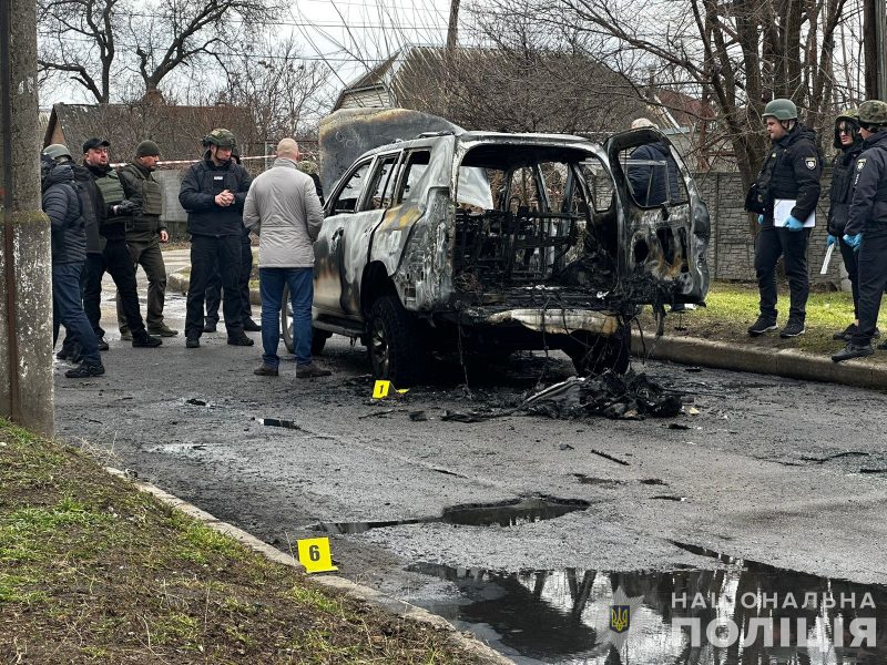 Невідомі розстріляли авто заступника Нікопольської міськради: він мертвий (ФОТО)