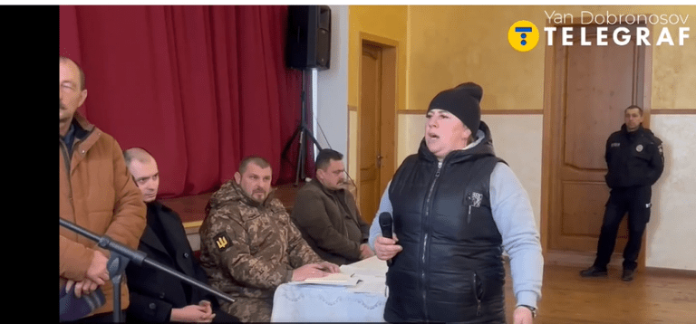 У мережі показали зустріч жителів Космача з представниками ТЦК (ВІДЕО)
