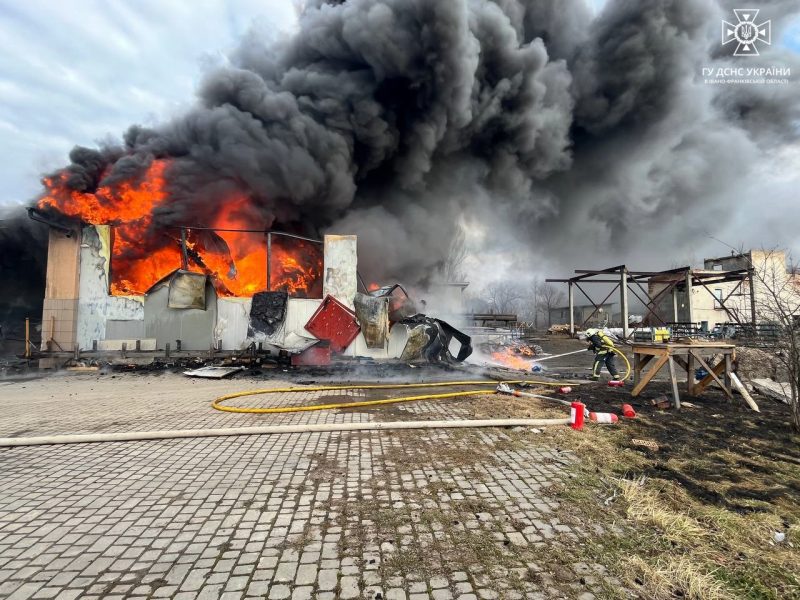 У Коломиї трапилася масштабна пожежа на підприємстві (ФОТО, ВІДЕО)