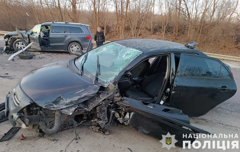 На Львівщині зіткнулися "Мерседес" та "Тойота": є постраждалі (ФОТО) 8 На Львівщині зіткнулися "Мерседес" та "Тойота": є постраждалі (ФОТО)