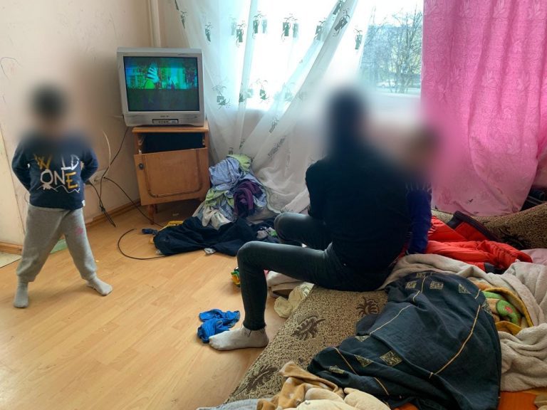 На Калущині вилучили двох малолітніх дітей у батьків, які зловживали алкоголем (ФОТО) 11 429641843 720906866851786 3234232383086001949 n