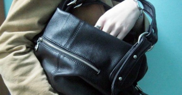 Придумала схему: як у Богородчанах жінка вкрала сумку з автостанції, яку хтось забув 