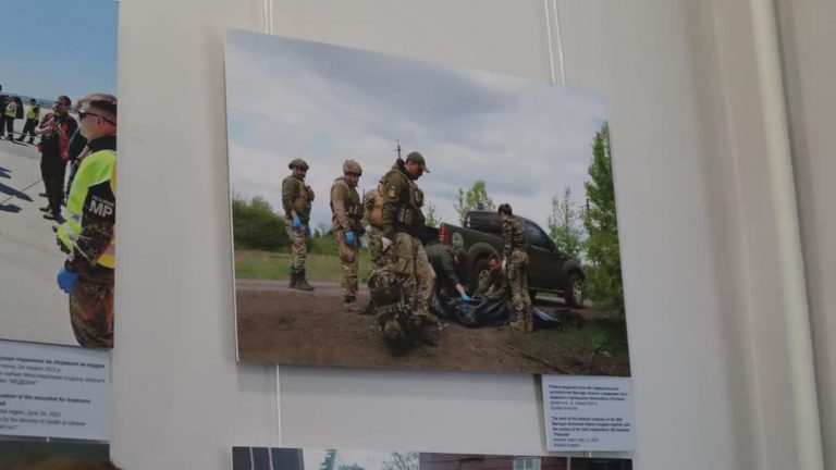 У Коломиї відкрили фотовиставку про боротьбу українців в час війни (ФОТО) 2 FB IMG 1709097527276