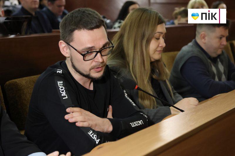 Позачергова сесія Франківської міської ради: як це було (ФОТОрепортаж) 16 IMG 0210 2 scaled