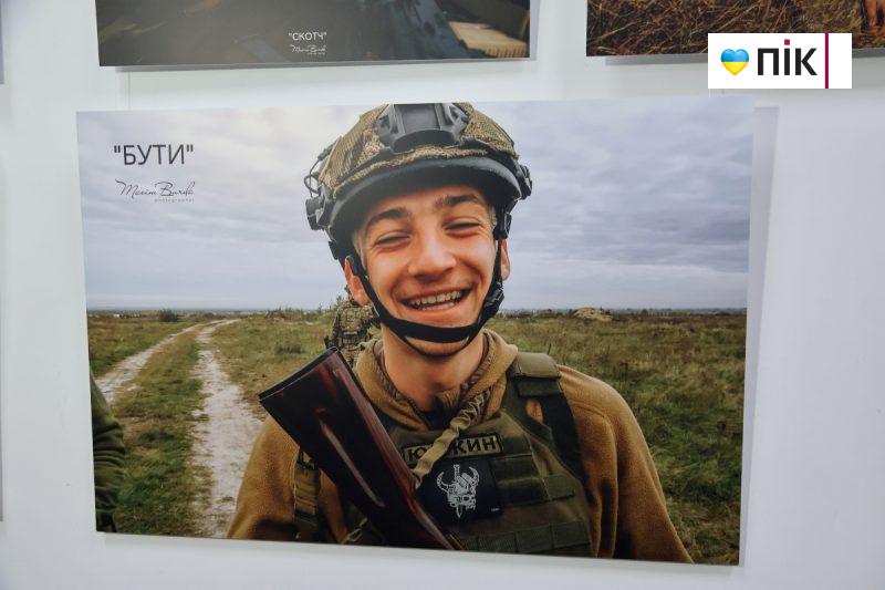 "Небесний фотограф": у Франківську відкрилася виставка полеглого на війні Максима Бурди (ФОТО) 13 IMG 9004 2 scaled