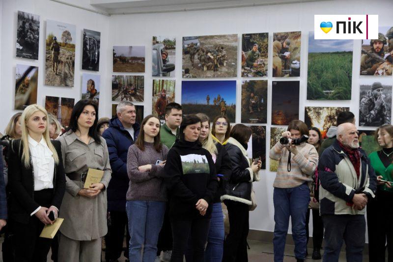 "Небесний фотограф": у Франківську відкрилася виставка полеглого на війні Максима Бурди (ФОТО) 20 IMG 9092 2 scaled