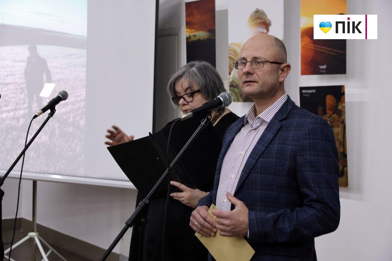 "Небесний фотограф": у Франківську відкрилася виставка полеглого на війні Максима Бурди (ФОТО) 22 IMG 9107 2 scaled