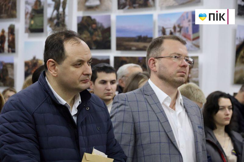 "Небесний фотограф": у Франківську відкрилася виставка полеглого на війні Максима Бурди (ФОТО) 28 IMG 9128 2 scaled
