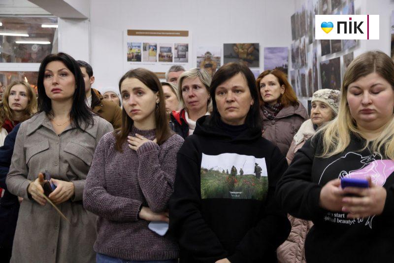 "Небесний фотограф": у Франківську відкрилася виставка полеглого на війні Максима Бурди (ФОТО) 25 IMG 9273 2 scaled